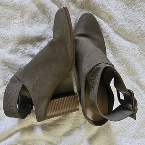 American Eagle Outfitters Taupe Heeled Boots
